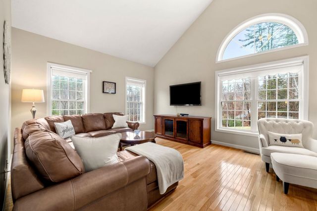 3 High Gate Drive, Bedford, NH 03110