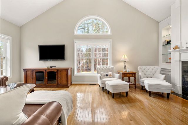 3 High Gate Drive, Bedford, NH 03110