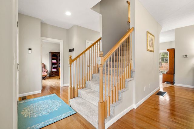 3 High Gate Drive, Bedford, NH 03110