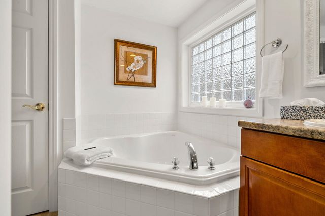 3 High Gate Drive, Bedford, NH 03110