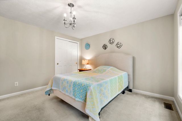 3 High Gate Drive, Bedford, NH 03110