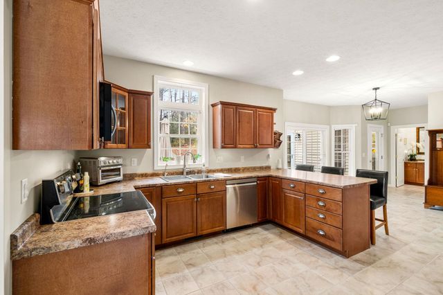 3 High Gate Drive, Bedford, NH 03110