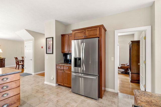 3 High Gate Drive, Bedford, NH 03110