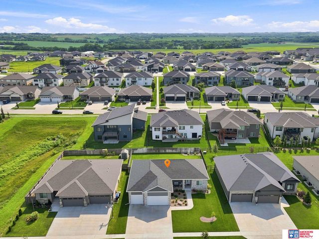 602 Waterside Way, Lincoln, NE 68527