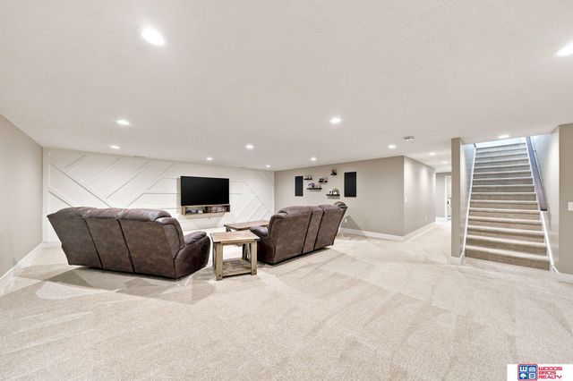 602 Waterside Way, Lincoln, NE 68527