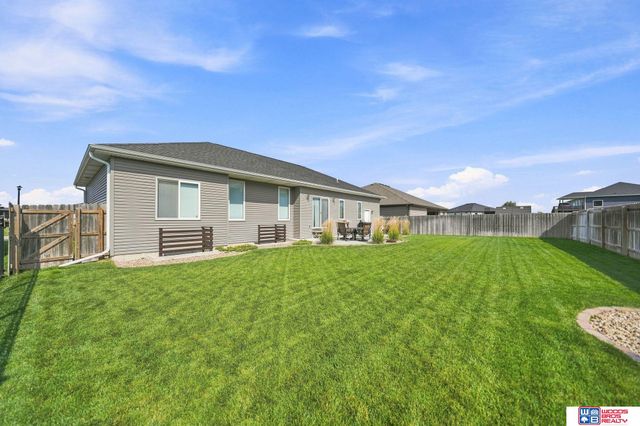 602 Waterside Way, Lincoln, NE 68527