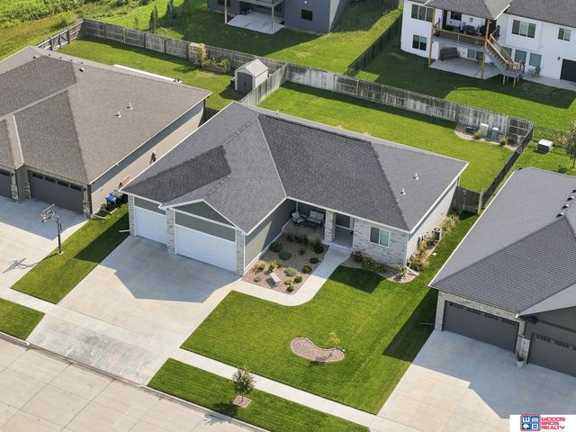 602 Waterside Way, Lincoln, NE 68527