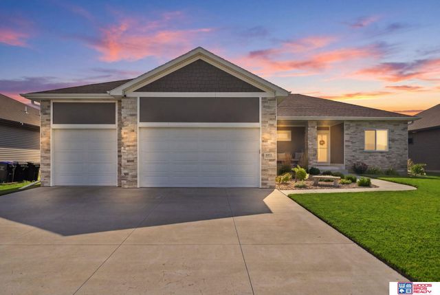 602 Waterside Way, Lincoln, NE 68527