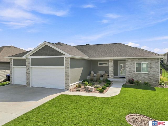 602 Waterside Way, Lincoln, NE 68527