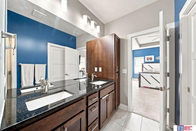 602 Waterside Way, Lincoln, NE 68527