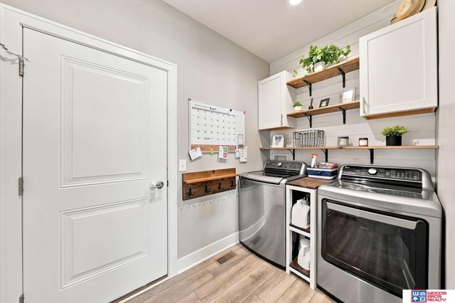 602 Waterside Way, Lincoln, NE 68527