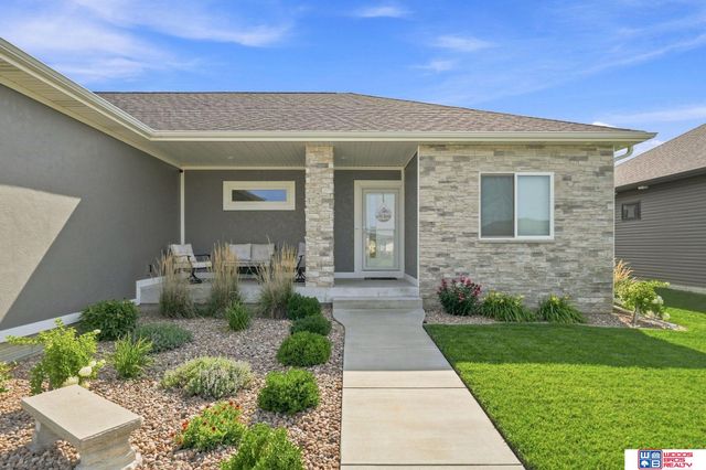 602 Waterside Way, Lincoln, NE 68527