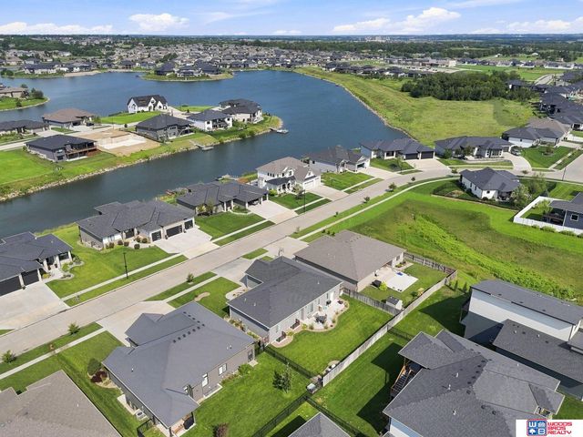 602 Waterside Way, Lincoln, NE 68527