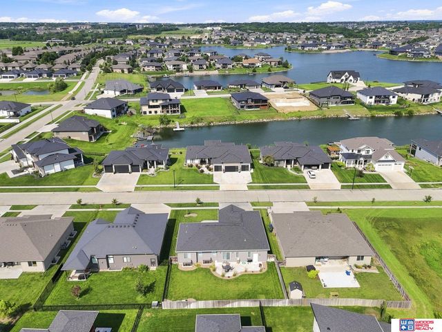 602 Waterside Way, Lincoln, NE 68527