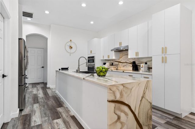 8111 SANTA ROSA COURT, Sarasota, FL 34243