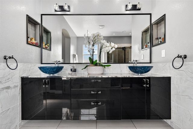 8111 SANTA ROSA COURT, Sarasota, FL 34243