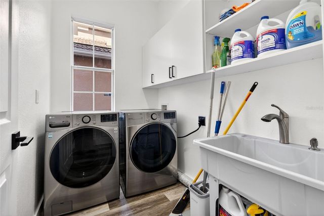 8111 SANTA ROSA COURT, Sarasota, FL 34243