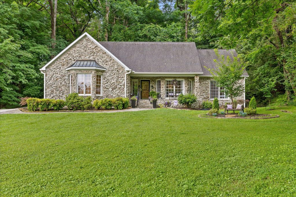 706 Contour Avenue, South Pittsburg, TN 37380