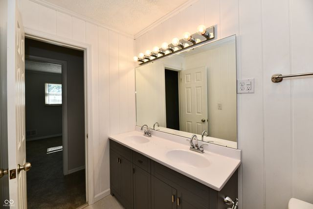 4928 Oaknoll Drive, Indianapolis, IN 46221