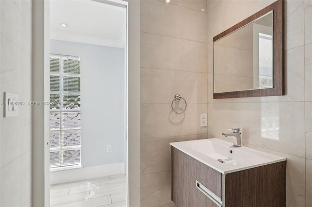 1682 NE 124th Ln, North Miami, FL 33181