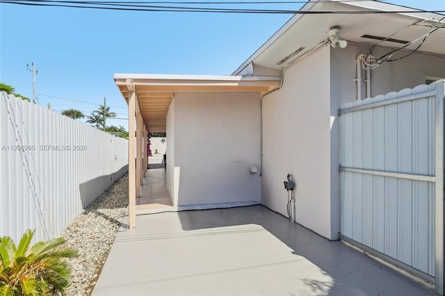 1682 NE 124th Ln, North Miami, FL 33181