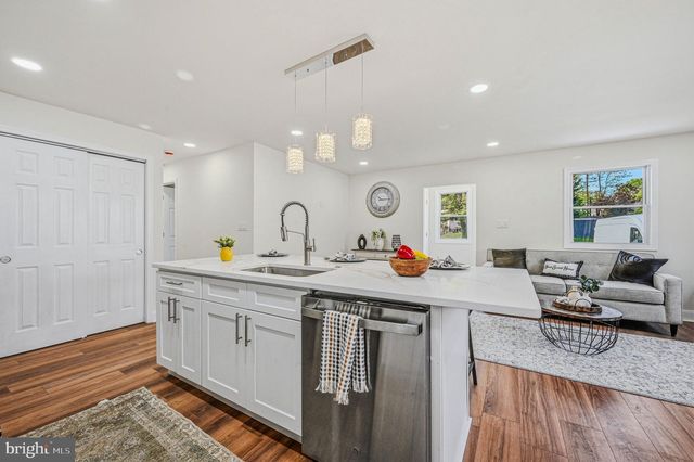 102 ROBINSON DR, New Castle, DE 19720