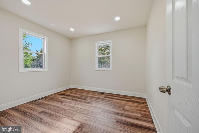 102 ROBINSON DR, New Castle, DE 19720