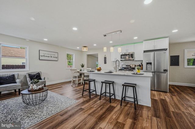 102 ROBINSON DR, New Castle, DE 19720