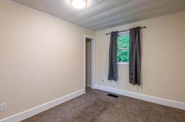 940 UNGER LN, Boyertown, PA 19512