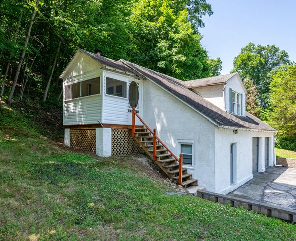 940 UNGER LN, Boyertown, PA 19512