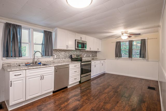940 UNGER LN, Boyertown, PA 19512