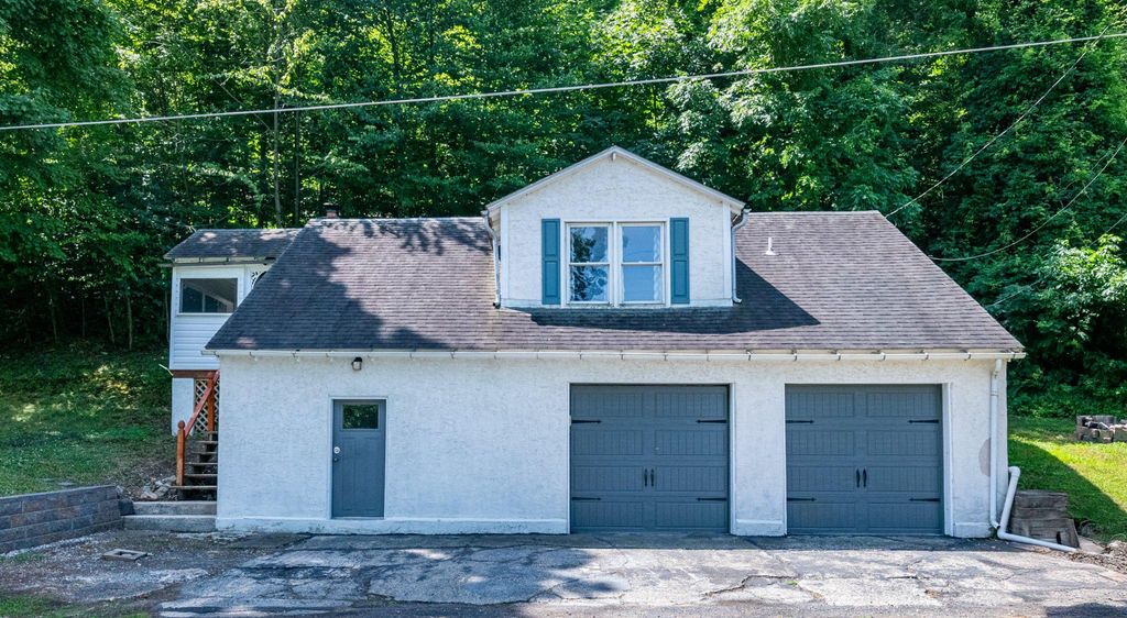 940 UNGER LN, Boyertown, PA 19512