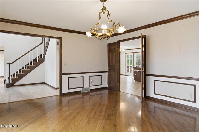 23 Fairway Court, Albany, NY 12208