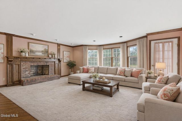 23 Fairway Court, Albany, NY 12208