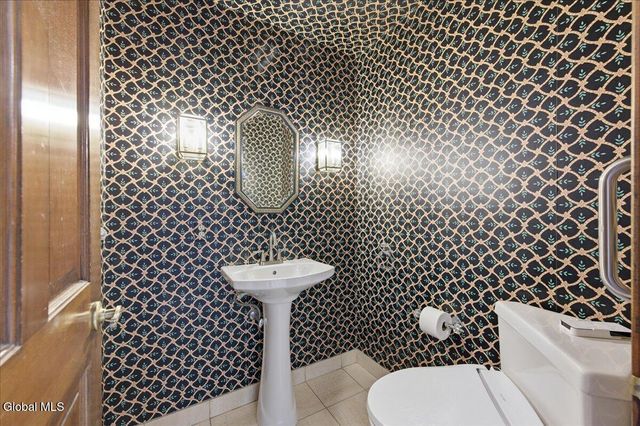 23 Fairway Court, Albany, NY 12208