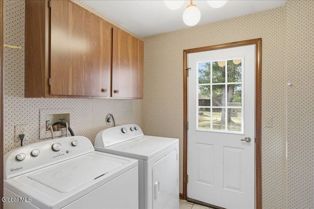 23 Fairway Court, Albany, NY 12208