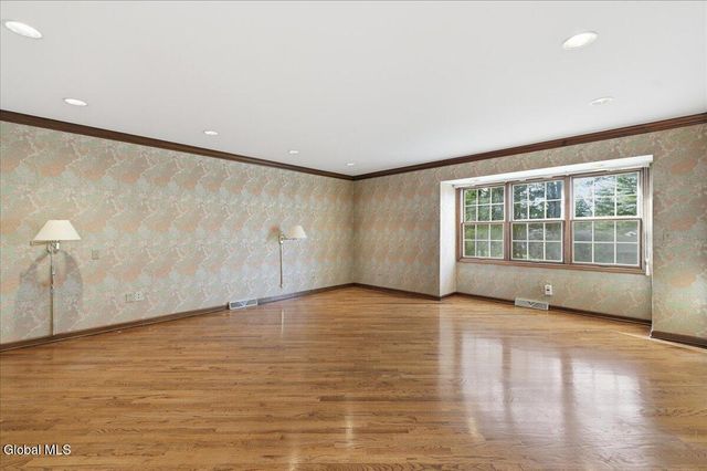 23 Fairway Court, Albany, NY 12208