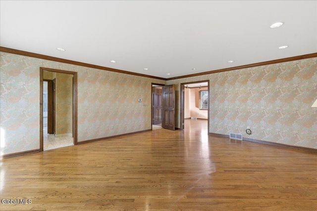 23 Fairway Court, Albany, NY 12208