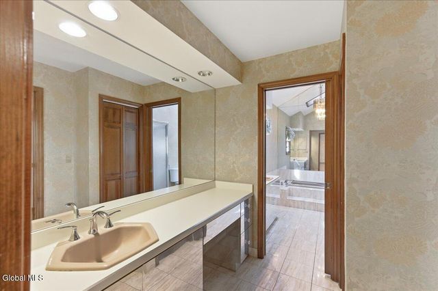 23 Fairway Court, Albany, NY 12208