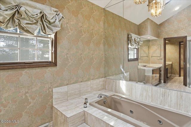 23 Fairway Court, Albany, NY 12208