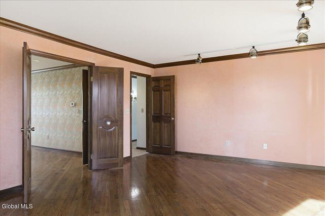 23 Fairway Court, Albany, NY 12208