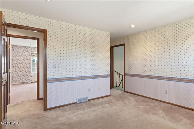 23 Fairway Court, Albany, NY 12208