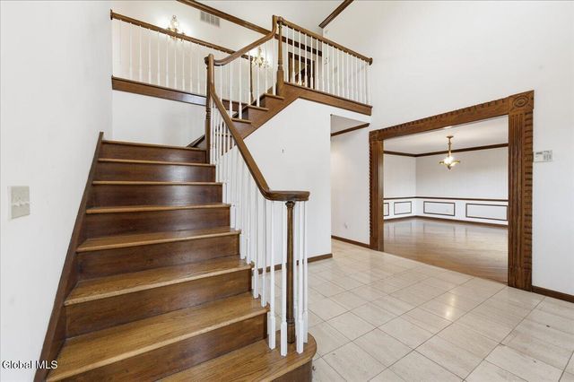 23 Fairway Court, Albany, NY 12208