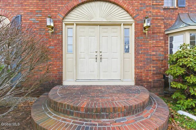 23 Fairway Court, Albany, NY 12208