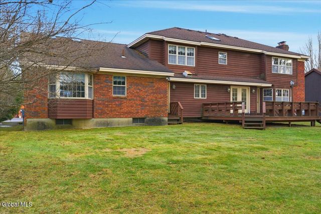 23 Fairway Court, Albany, NY 12208