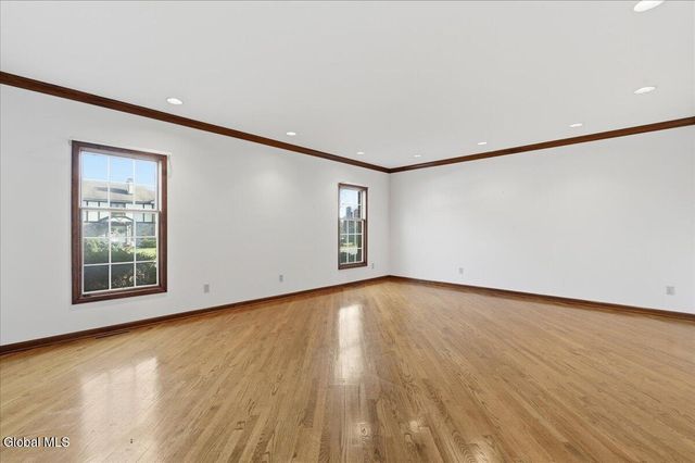 23 Fairway Court, Albany, NY 12208