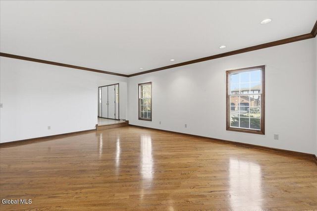 23 Fairway Court, Albany, NY 12208