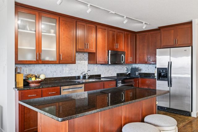 410 Groveland Avenue 702, Minneapolis, MN 55403