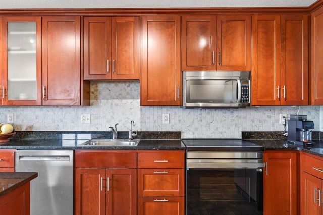 410 Groveland Avenue 702, Minneapolis, MN 55403