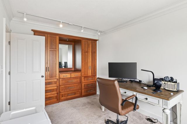 410 Groveland Avenue 702, Minneapolis, MN 55403